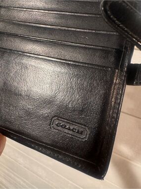Vintage COACH Black Leather Wallet w/ gold tone snap button and strap